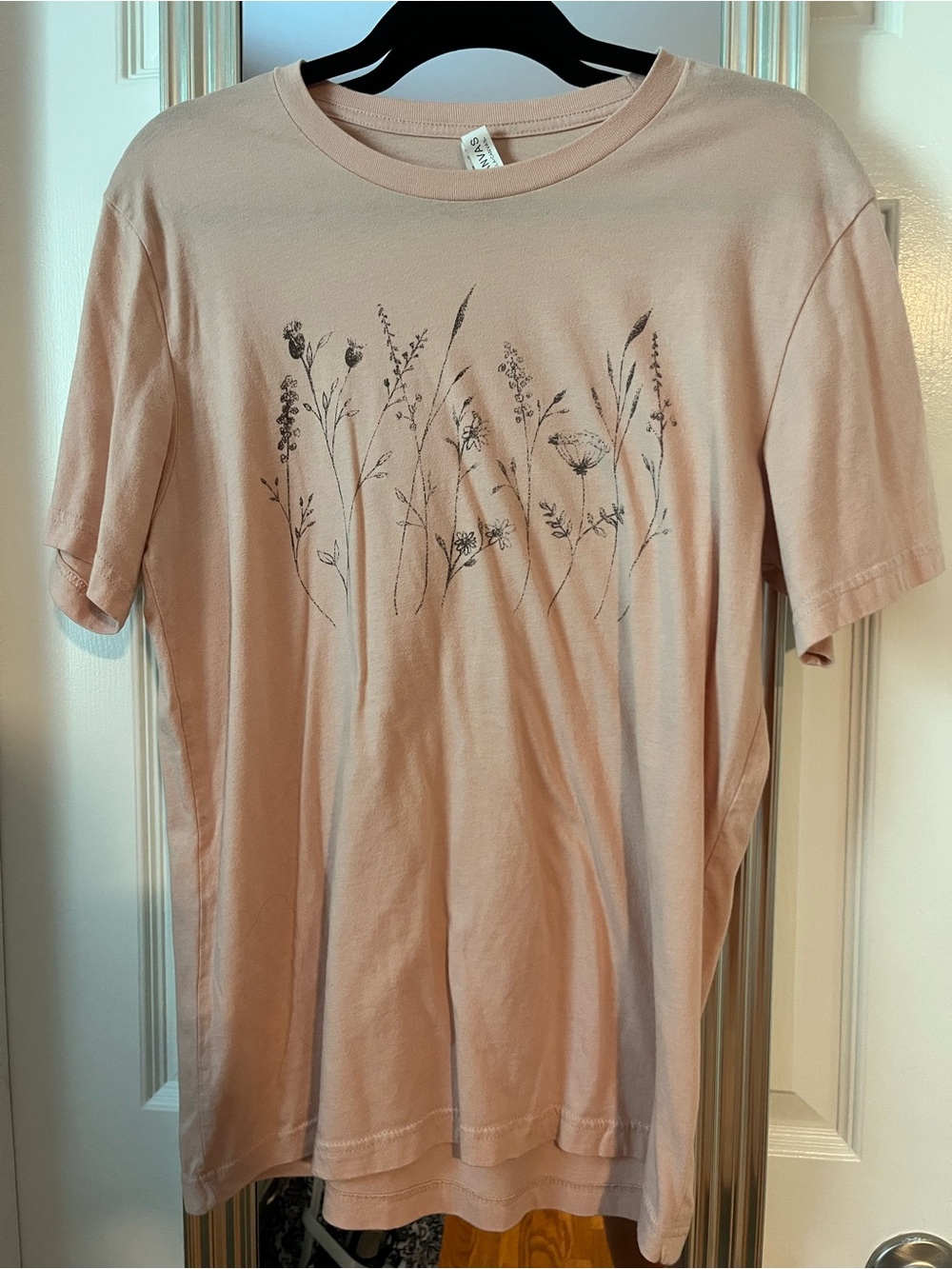 Women’s Large Soft Pink Floral Graphic Tee